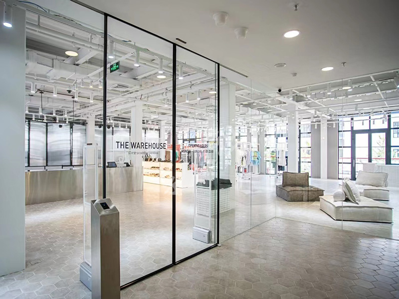803m²