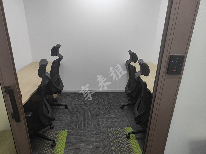 4人间办公室